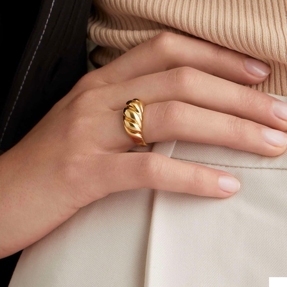 Mejuri Jewelry - Mejuri Croissant Dome Ring Gold Vermeil Size 4